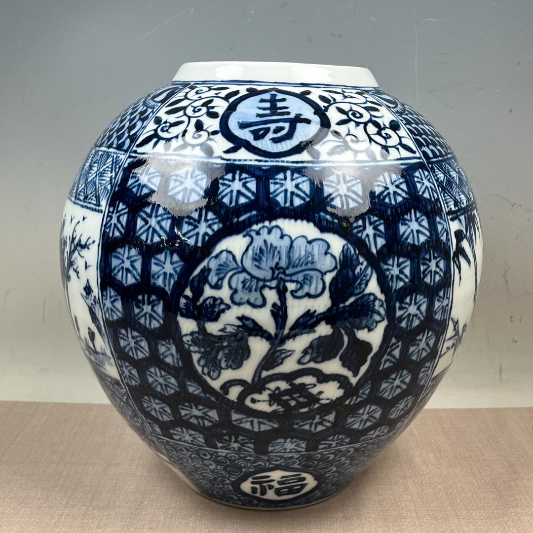 26 伊万里焼 有田焼系 染付壺 飾り壺 四季花丸文 高さ約28cm 白磁