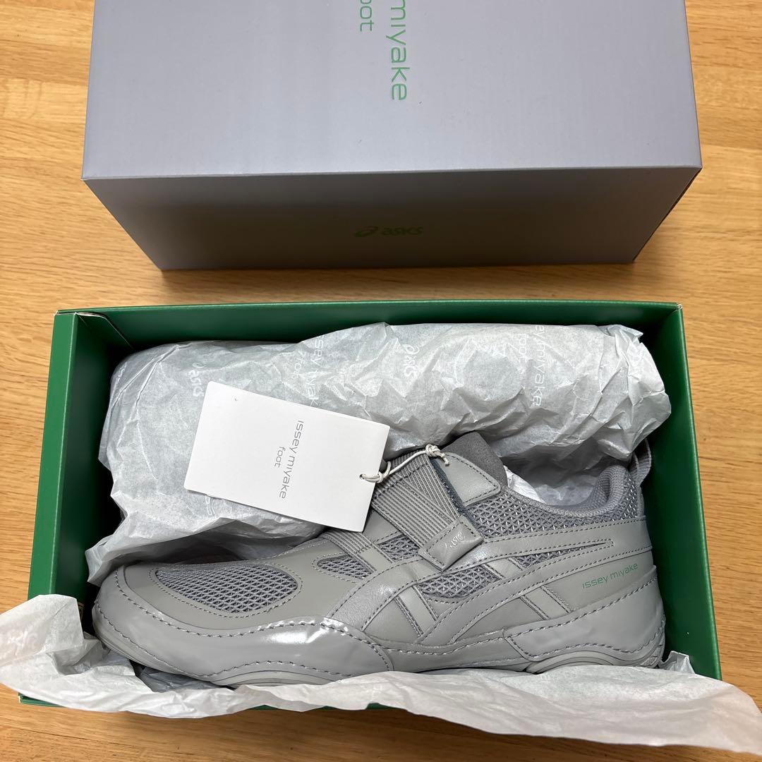 アシックス イッセイミヤケ HYPER TAPING 27.0 グレー 新品 - メルカリ