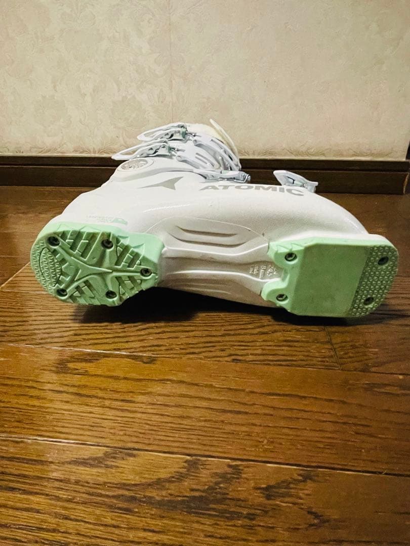 アトミック　女性用ブーツ　白　24−24.5cm