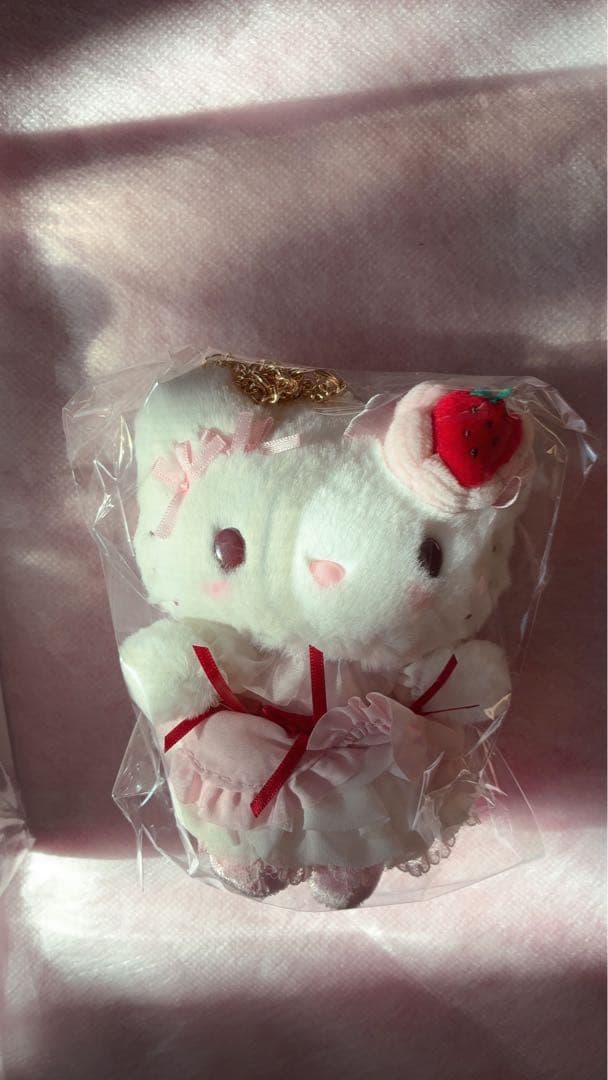 サンリオ キティいちごホイップケーキ ぬいぐるみとマスコットバッグ