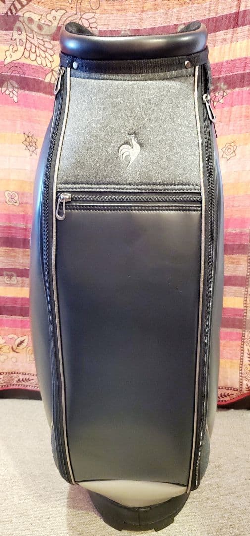 ラ*ィ様 未使用品 LE COQ SPORTIF ゴルフバッグ 黒・メタリック - メルカリ