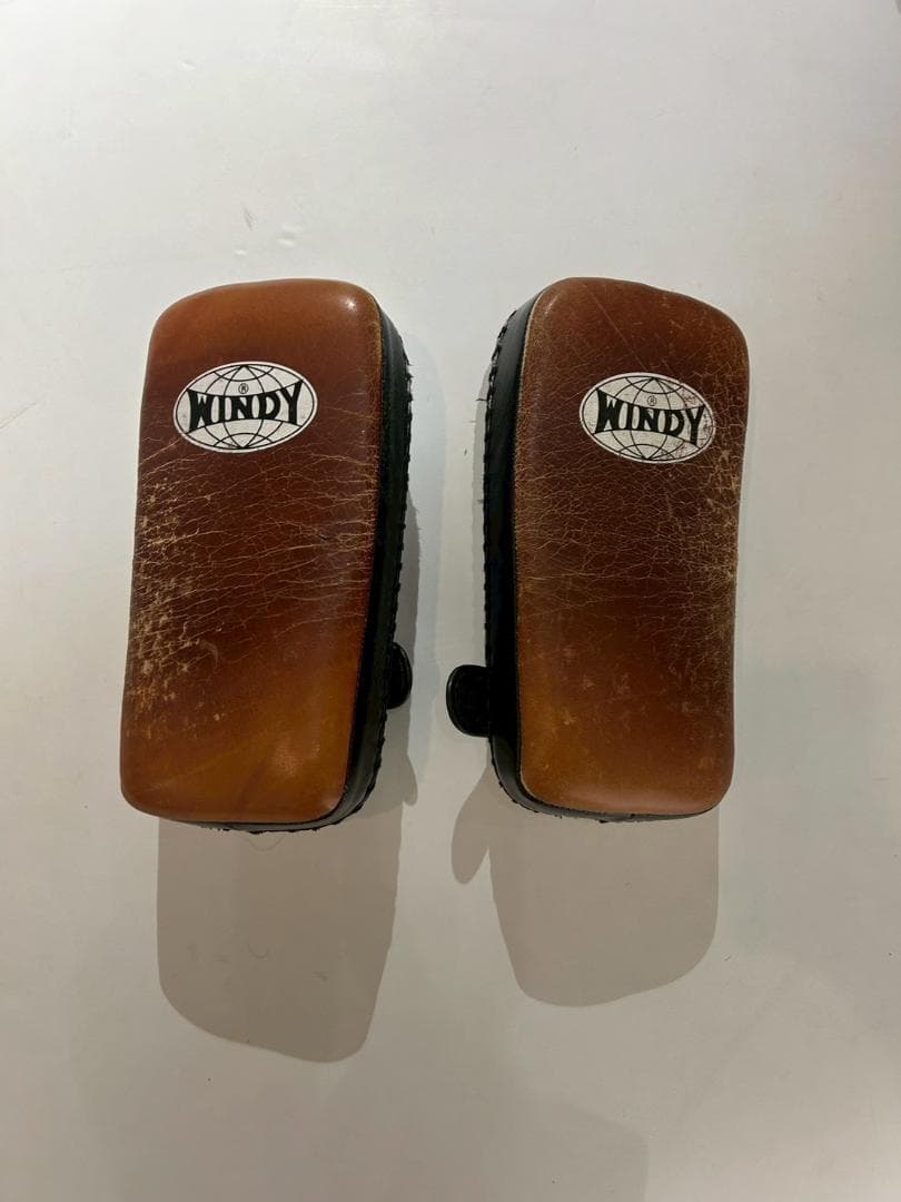 WINDY キックミット 2月8日まで15,000円→12,500円に値下げ！ 楽天市場】◇格闘技キャンペーン◇ スーパーキックミット 1個 [WINDY