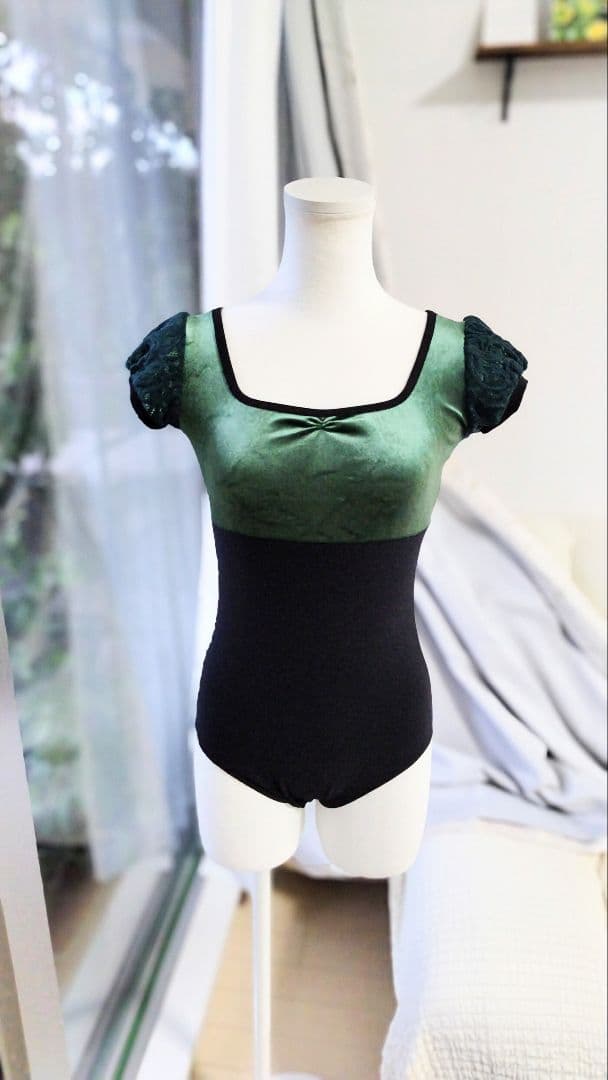 S～Mサイズ/ベロアとレースの深い緑がしっとりと高級感を醸し出す娘役レオタード