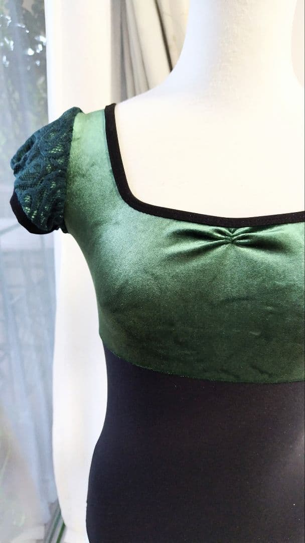 S～Mサイズ/ベロアとレースの深い緑がしっとりと高級感を醸し出す娘役レオタード