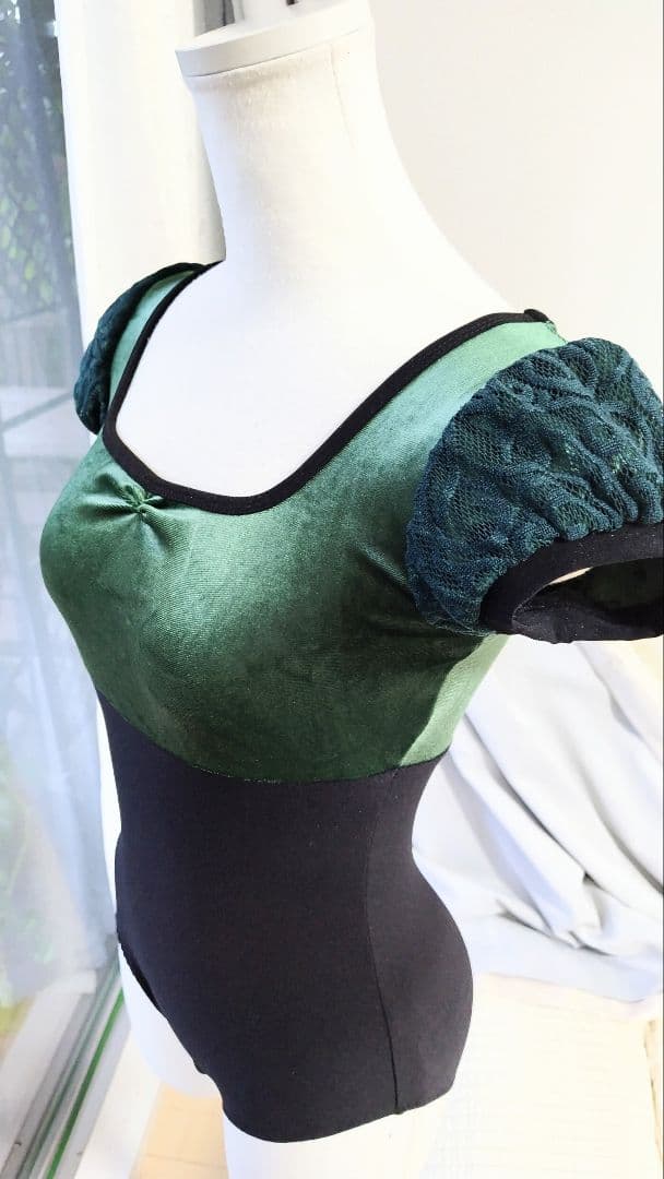 S～Mサイズ/ベロアとレースの深い緑がしっとりと高級感を醸し出す娘役レオタード