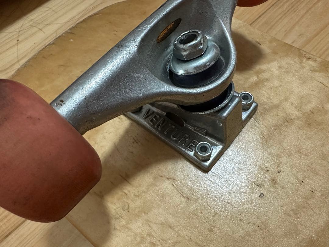 スケートボード（街中クルーザー仕様）トリックも可能