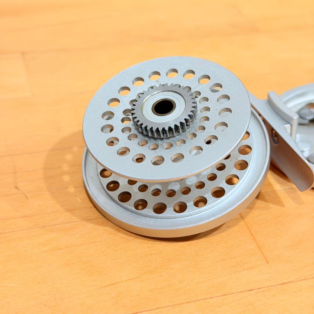 希少 刻印エラー】UFM ウエダ カンタータ 2100 フライ 渓流 トラウト