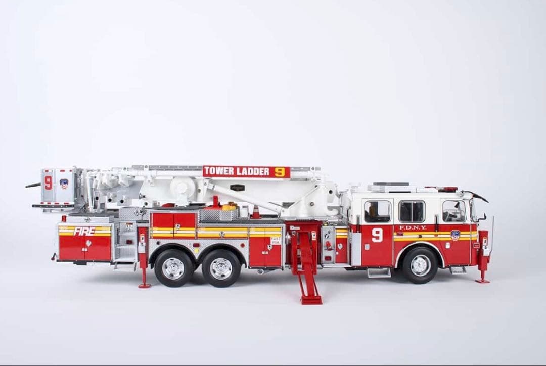 【完成品】1/24 FDNY FIRE TRUCK タワーラダー9