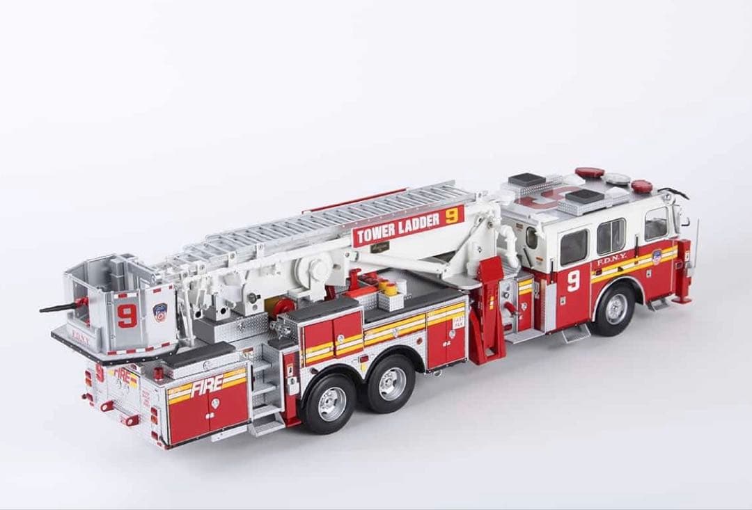 【完成品】1/24 FDNY FIRE TRUCK タワーラダー9
