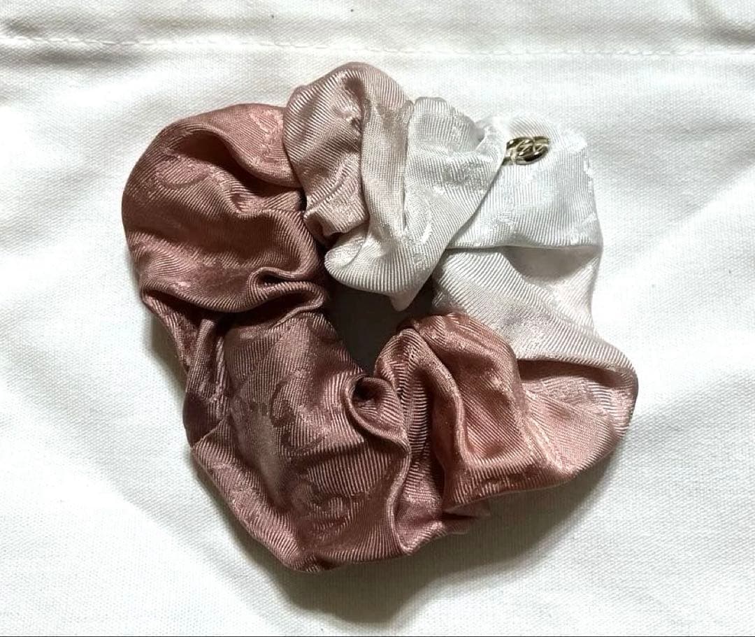 ☆ほぼ未使用☆GUCCI GGシルクジャガードシュシュ ローズ