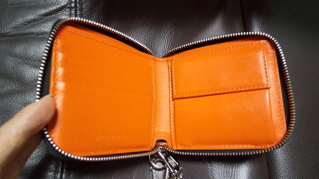 早いもの勝ち！モンクレール 財布 ウォレット 2つ折り カーキ ストラップ付