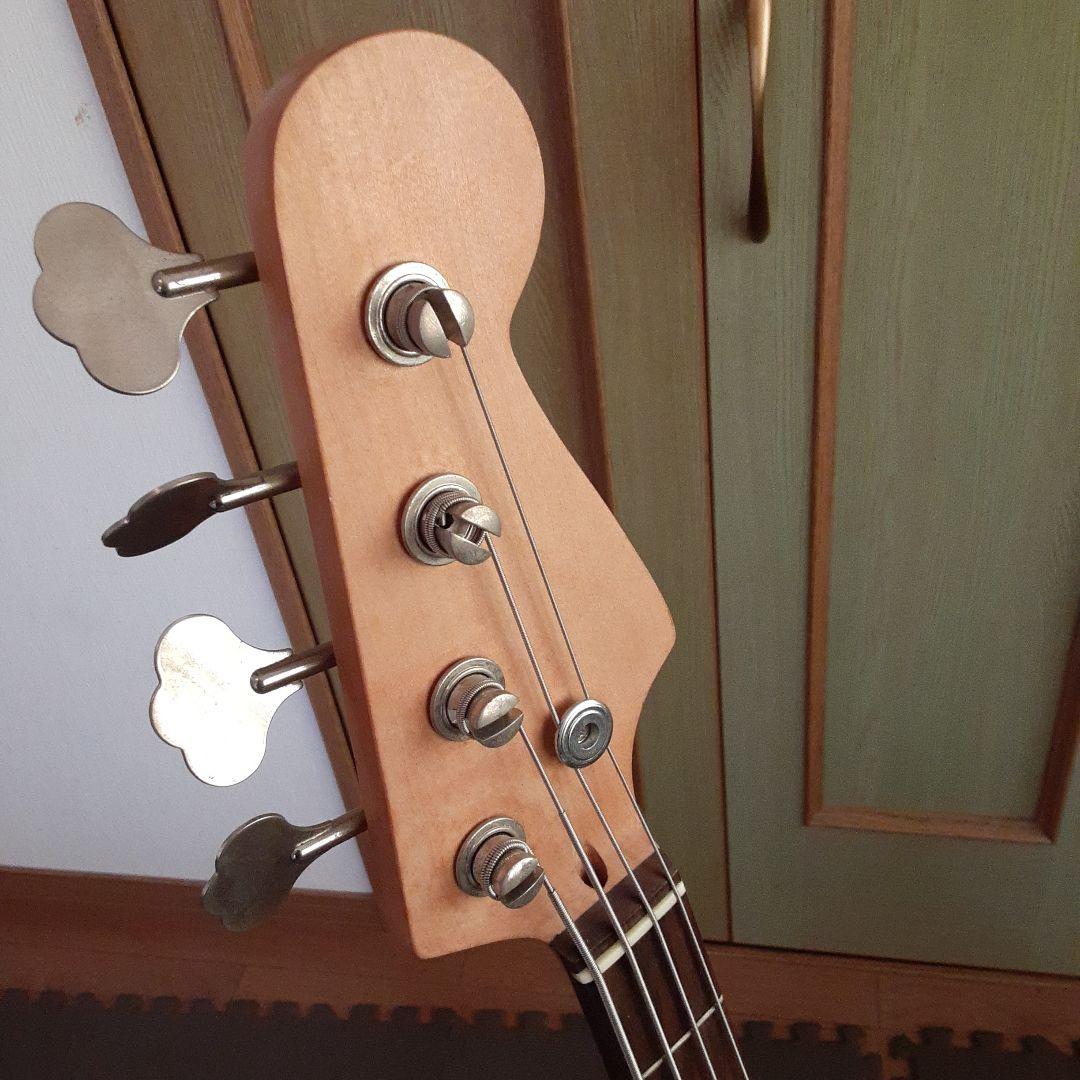 レジェンド ベースギター 渋いレッド色