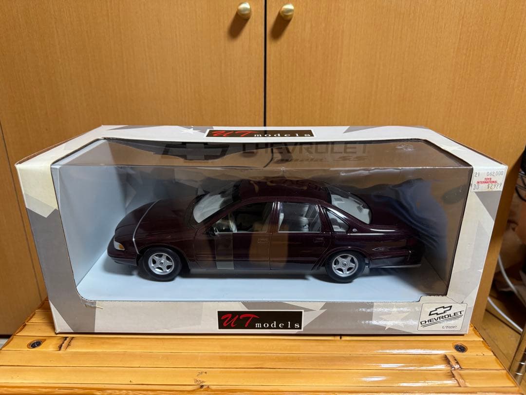 UT models Chevrolet Impala マルーン 1/18 - メルカリ