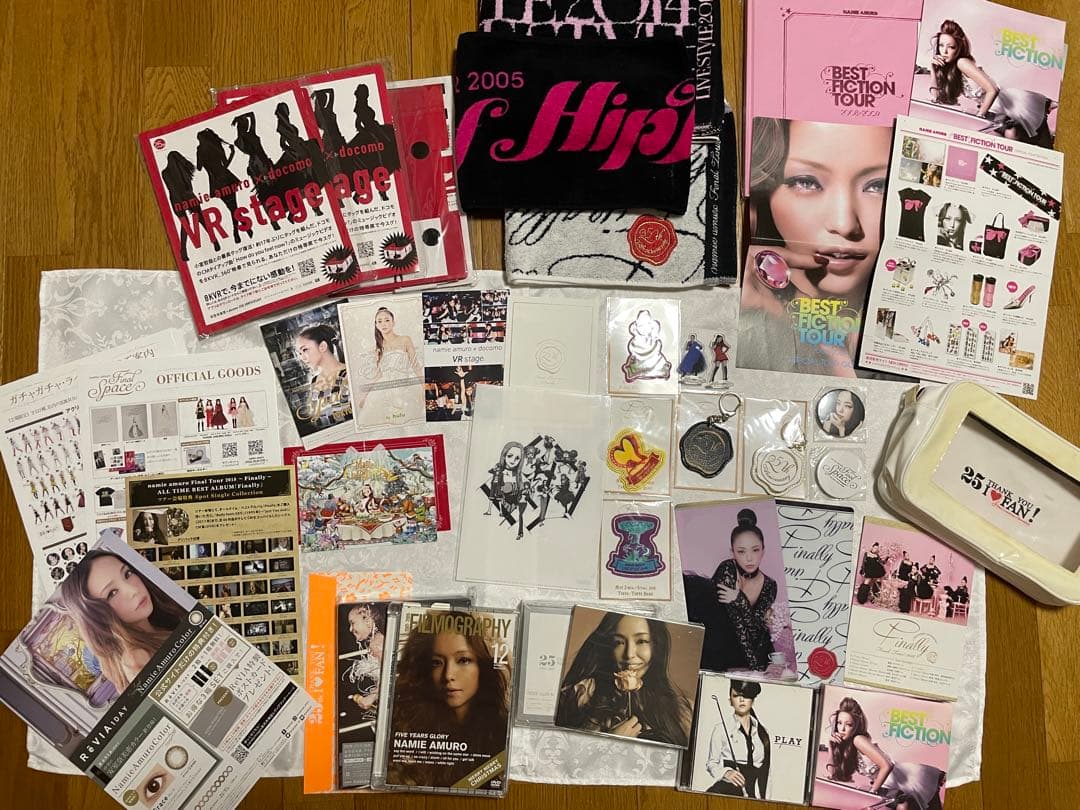 安室奈美恵　グッズ　タオル　アクスタ　マグネット　ワッペン　パンフ　CD DVD