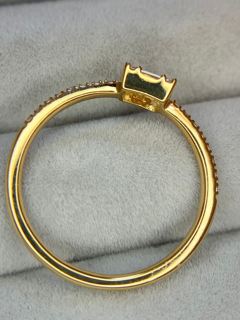 ベルシオラ　バケットカットダイヤモンド　リング　k18 0.24ct 13号