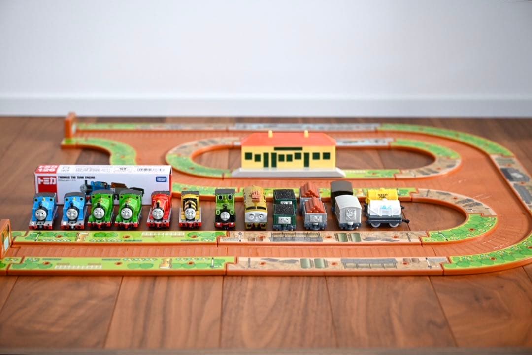 すいすいレールロード&つながる線路&駅舎&トミカトーマス16両　セットまとめ売り