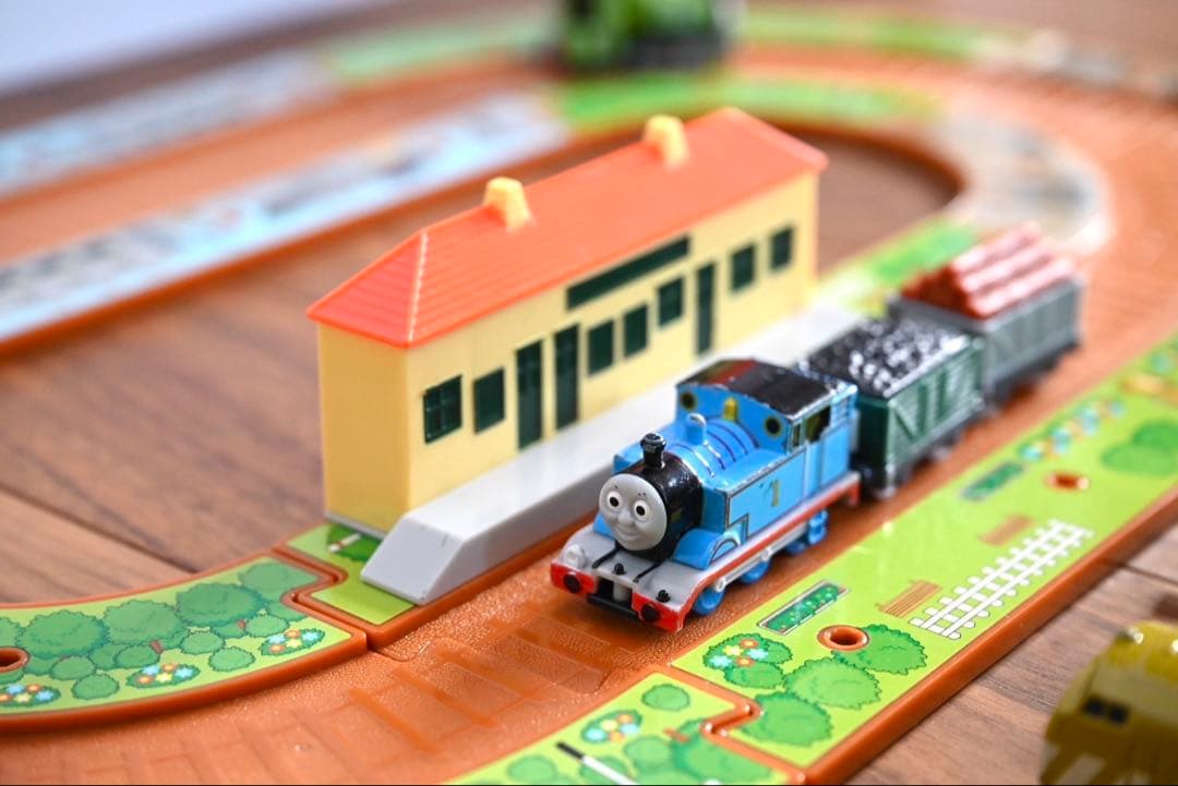 すいすいレールロード&つながる線路&駅舎&トミカトーマス16両　セットまとめ売り