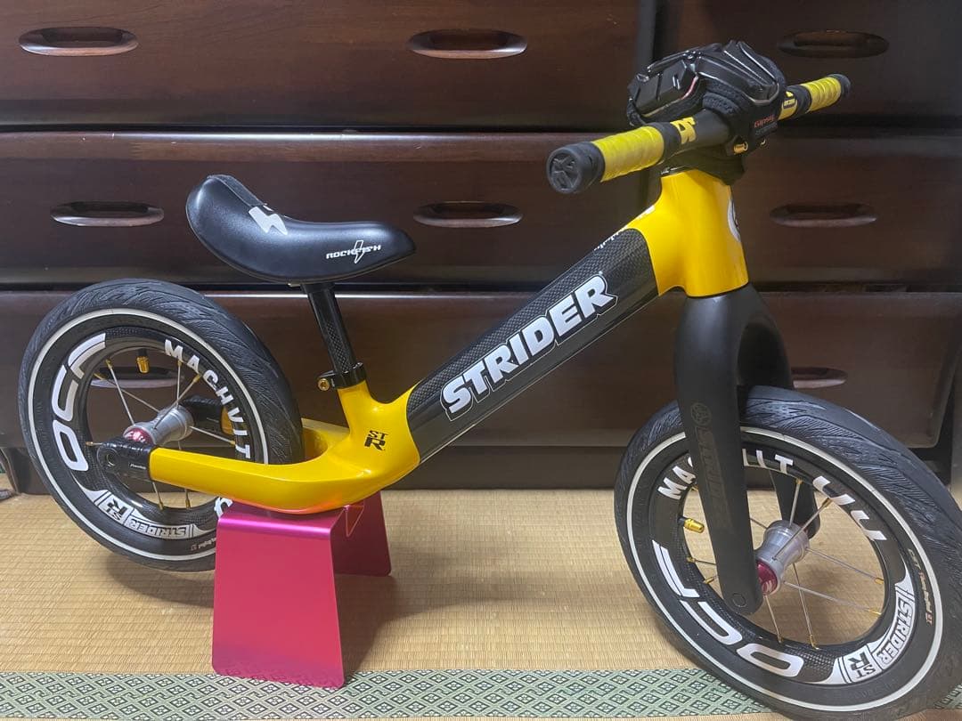 ストライダー　st-r カーボン　イエロー 2026年最新】ストライダー st-rの人気アイテム - メルカリ