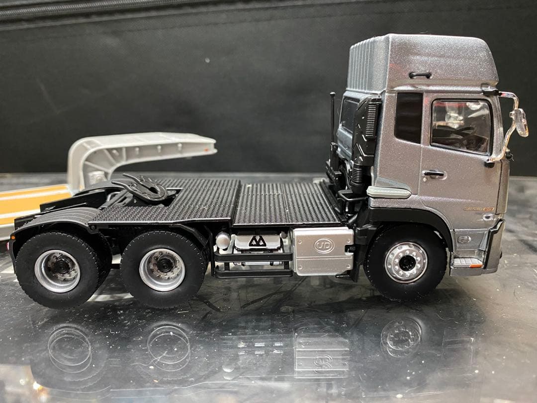 京商 1/43 UDクオン 低床トレーラー ボルボアキュレートダンプセット