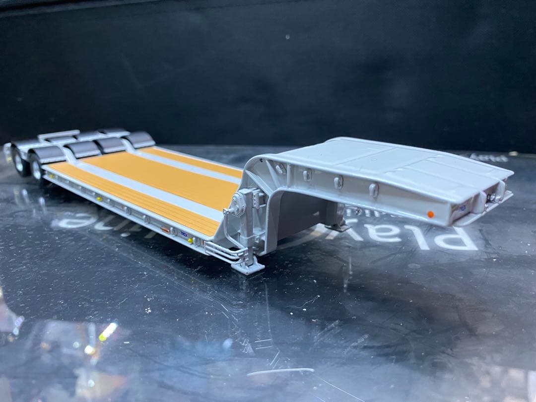 京商 1/43 UDクオン 低床トレーラー ボルボアキュレートダンプセット