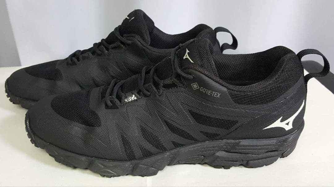【完売品】マーガレット・ハウエル×ミズノ スニーカー 黒 防水 27.5cm