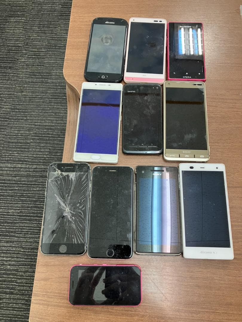 【C】スマホ　iPhoneなど　おまとめ　計１１台　動作未確認　ジャンク C】スマホ iPhoneなど おまとめ 計11台 動作未確認 ジャンク - メルカリ