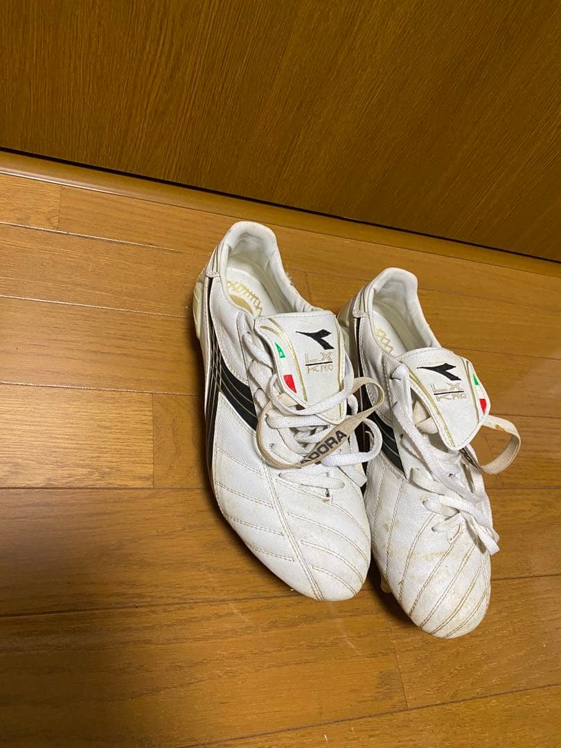 最終価格】【即購入OK】ディアドラDIADORAサッカースパイク - メルカリ