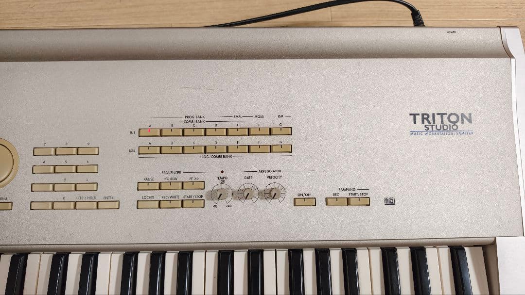 KORG TRITON STUDIO 76 音楽ワークステーション - メルカリ