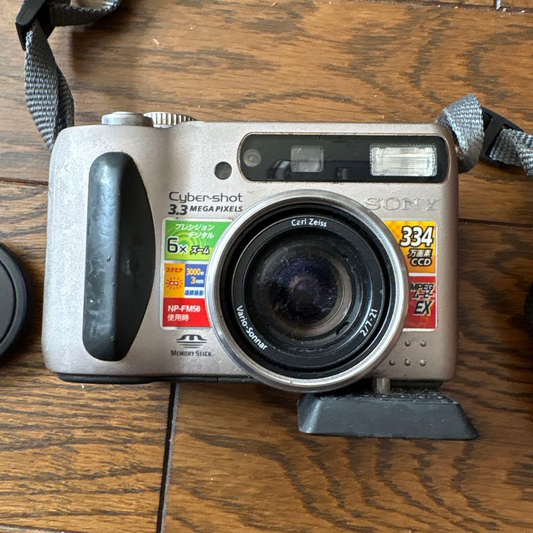 Sony Cyber-shot 3.3MP コンパクトデジタルカメラ