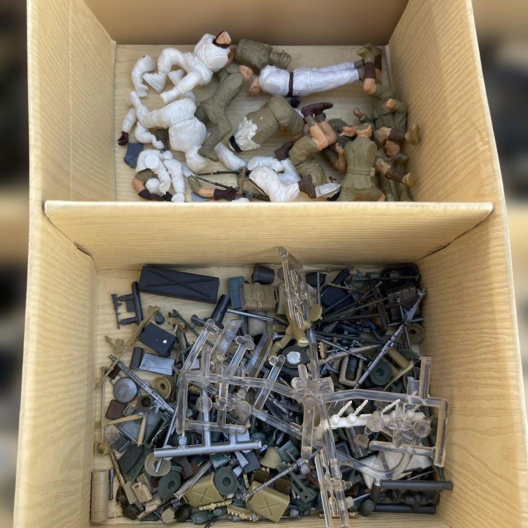 1/35 模型製作用品セット フィギュア・ミニカー・武器