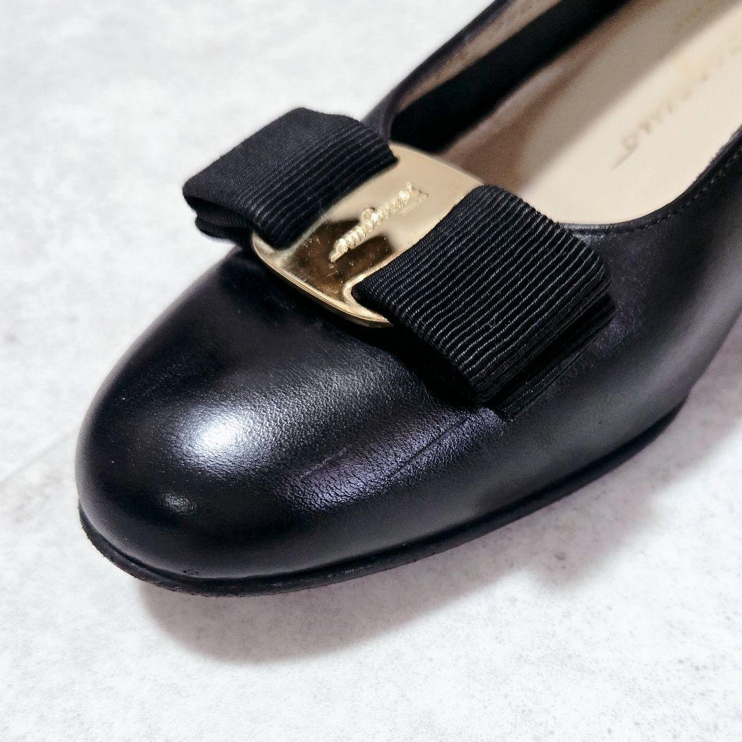 サルヴァトーレフェラガモ パンプス ヴァラリボン 黒 レザー 6 1/2