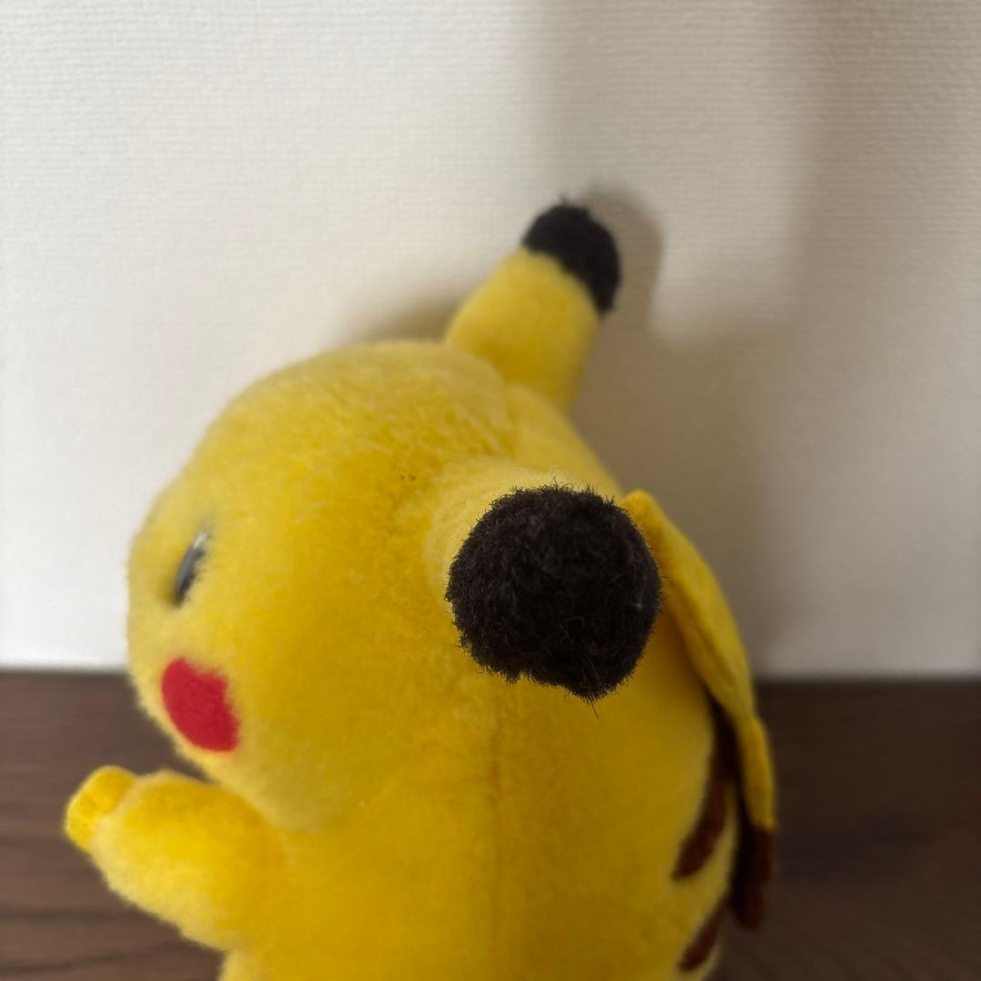 お腹を押すと鳴く TOMY ピカチュウ ぬいぐるみ 初期