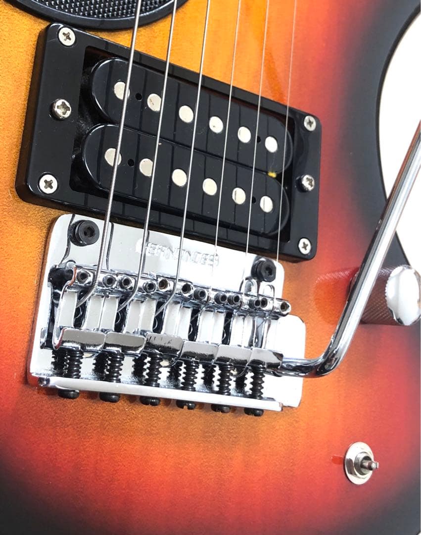 美品！！】ZO-3 芸達者 3TS アンプ内蔵ミニギター 専用ケース付 - メルカリ