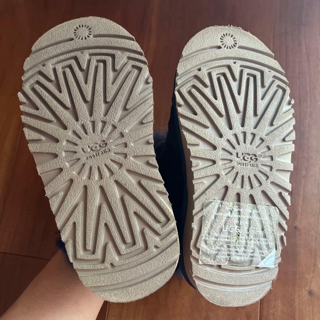 Liyoco 様 UGG ネイビー 花柄 ブーツ 16cm - メルカリ