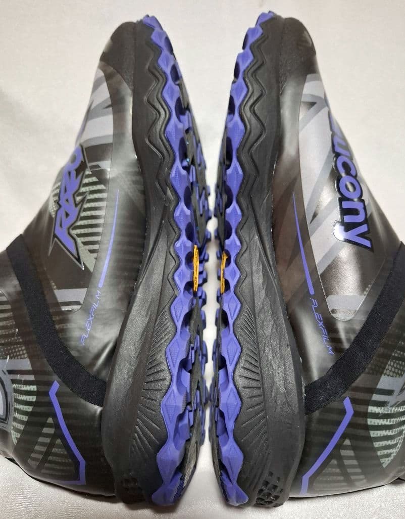 サッカニー Saucony RAZOR+　USA8.5　26.5cm