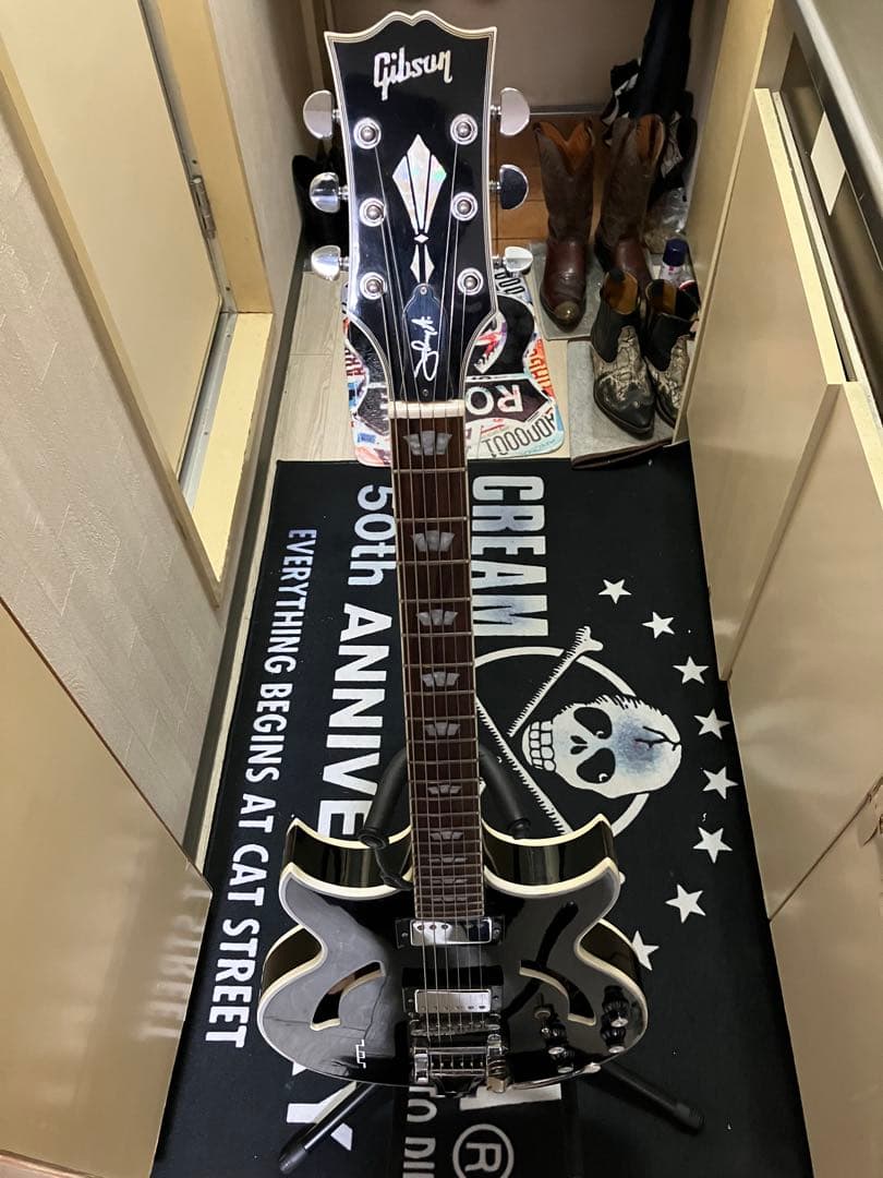 Johnny A シグネイチー ギブソンモデル セミアコ - メルカリ