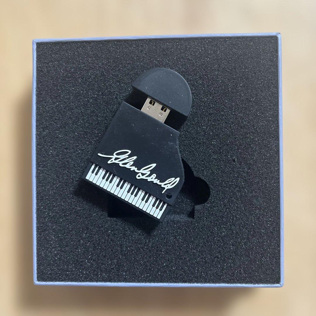 USBメモリ GLENN GOULD グレン・グールド REMASTERED - メルカリ