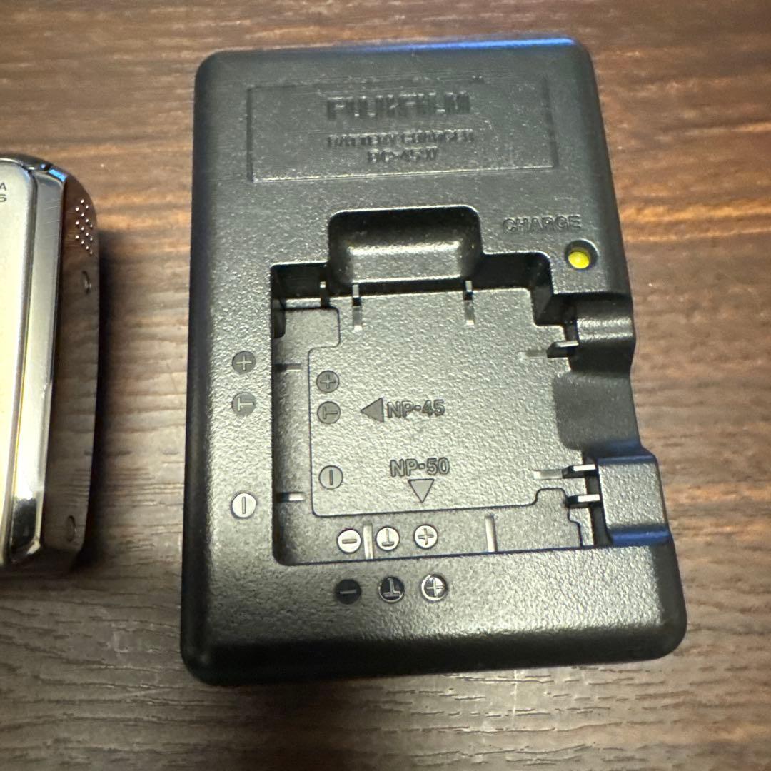 Fujifilm EXR 16メガCMOS デジタルカメラ 充電器付 - メルカリ