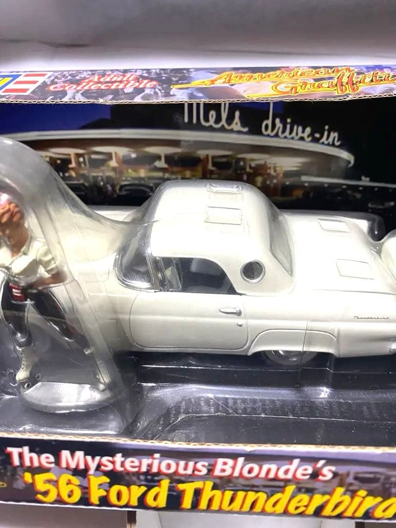 アメリカングラフィティ レベル 56サンダーバード with フィギア 1:25 アメリカングラフィティ レベル 56サンダーバード with フィギア 1:25