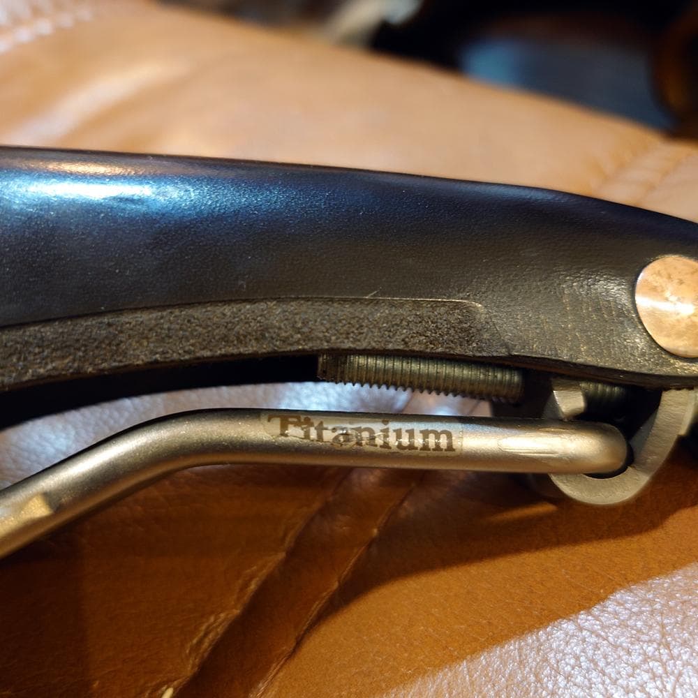 超希少 激レア BROOKS SWIFT ブラック ”チタン” 特典付き