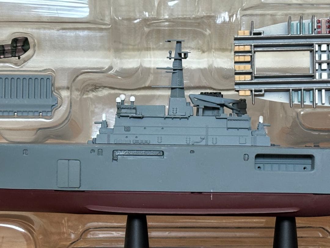 ピットロード 1/700 海上自衛隊 LST-4001 おおすみ 塗装済キット