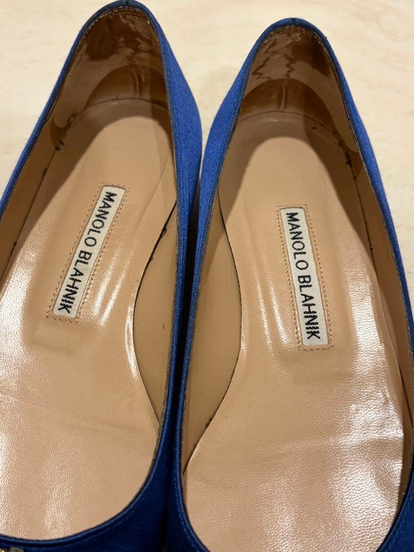 マノロブラニク ハンギシ パンプス サテン ブルー - メルカリ