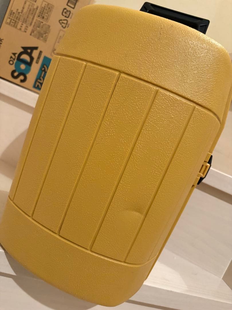 Coleman キャリーケース イエロー クラムシェル19826月 角ハンドル