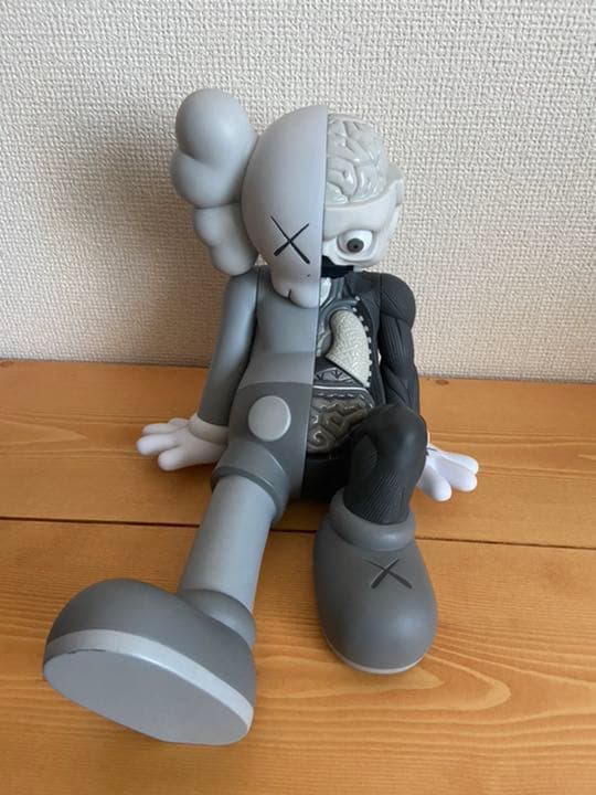 正規品　カウズ OriginalFake フィギュア 人体模型 グレー KAWS 楽天市場】【セール】KAWS カウズ OPEN EDITION オープンエディション