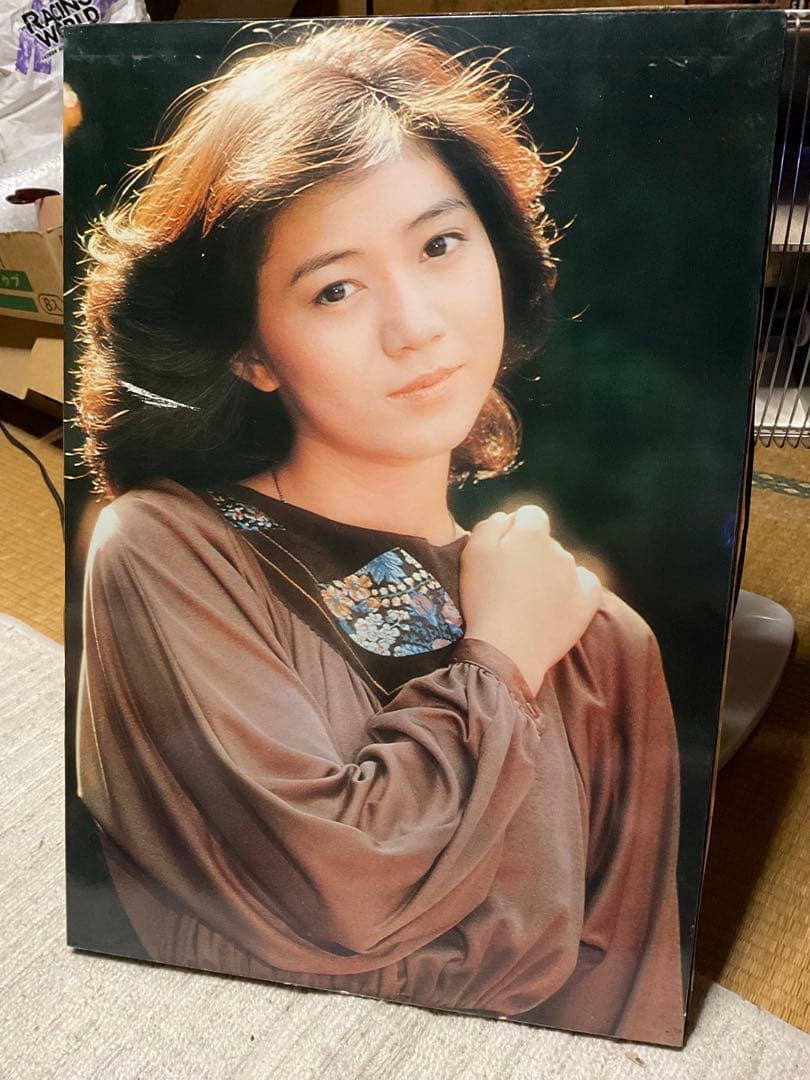 石川さゆり／木製・パネルポスター。傷があります。【縦／58cm幅／40cm】