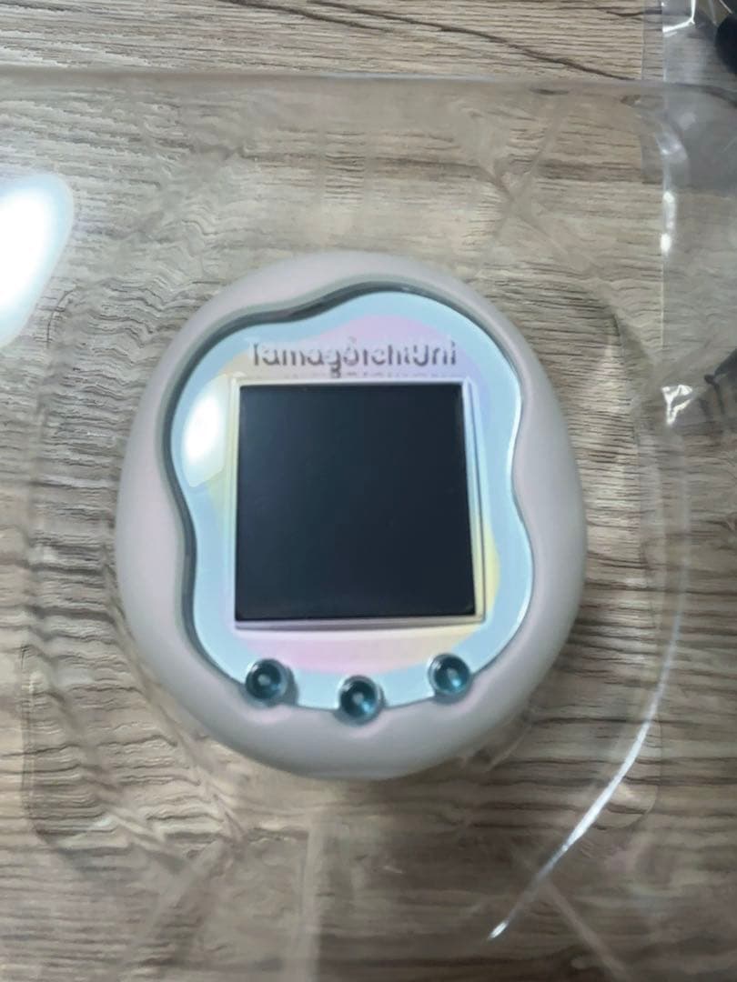 Tamagotchi Uni たまごっちユニ Prism White