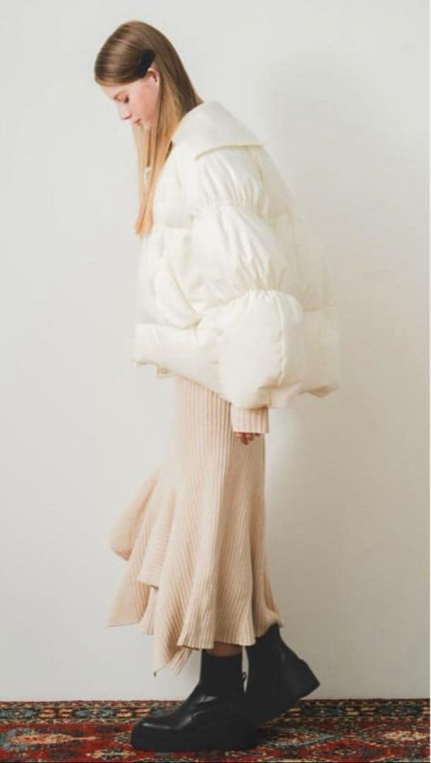 ピヌエ PINUE ボリュームスリーブダウン WHITE - メルカリ