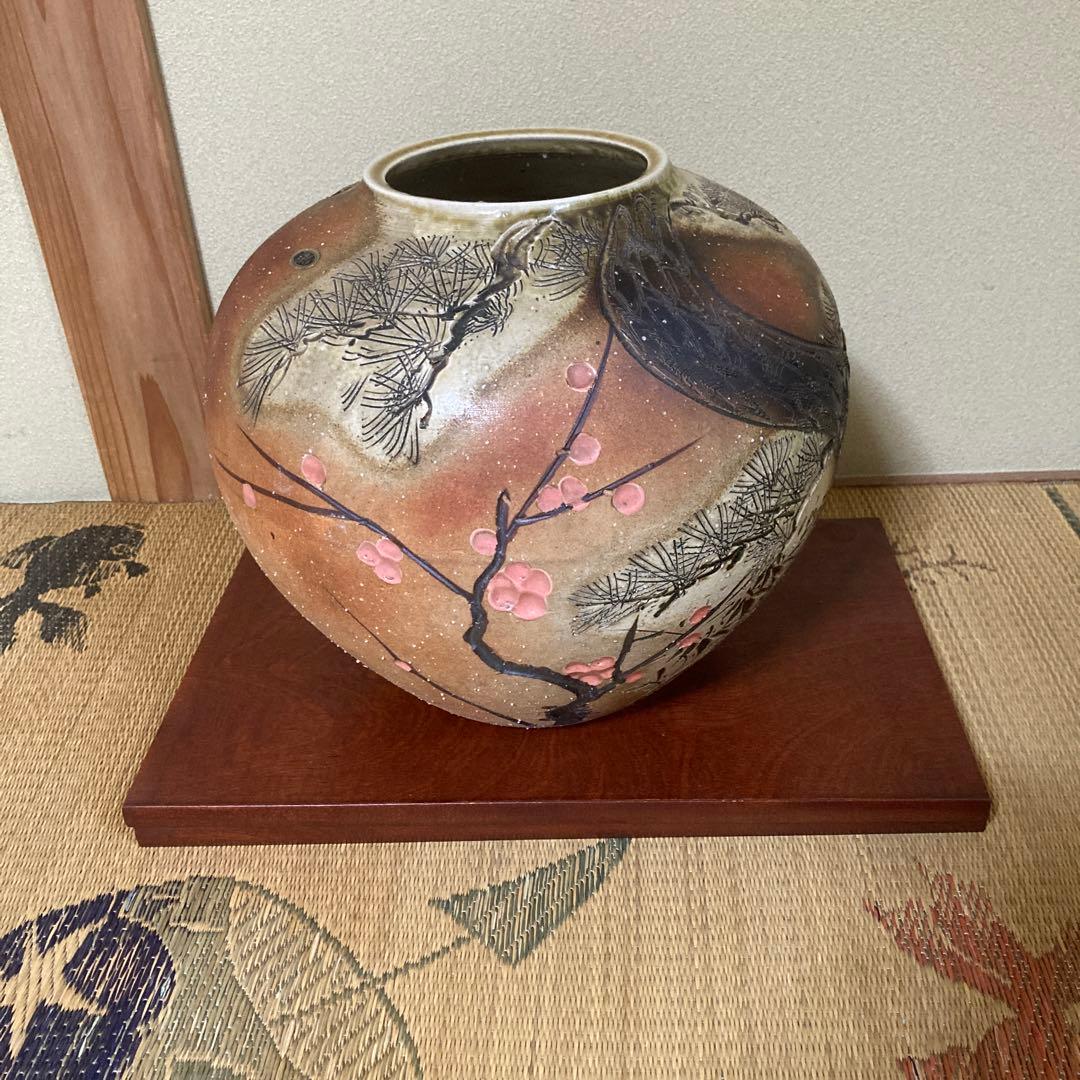 信楽焼の花瓶 信楽焼 花瓶 黒釉 金彩 松絵 長 9号 おしゃれ 一輪挿し 小さい 花入