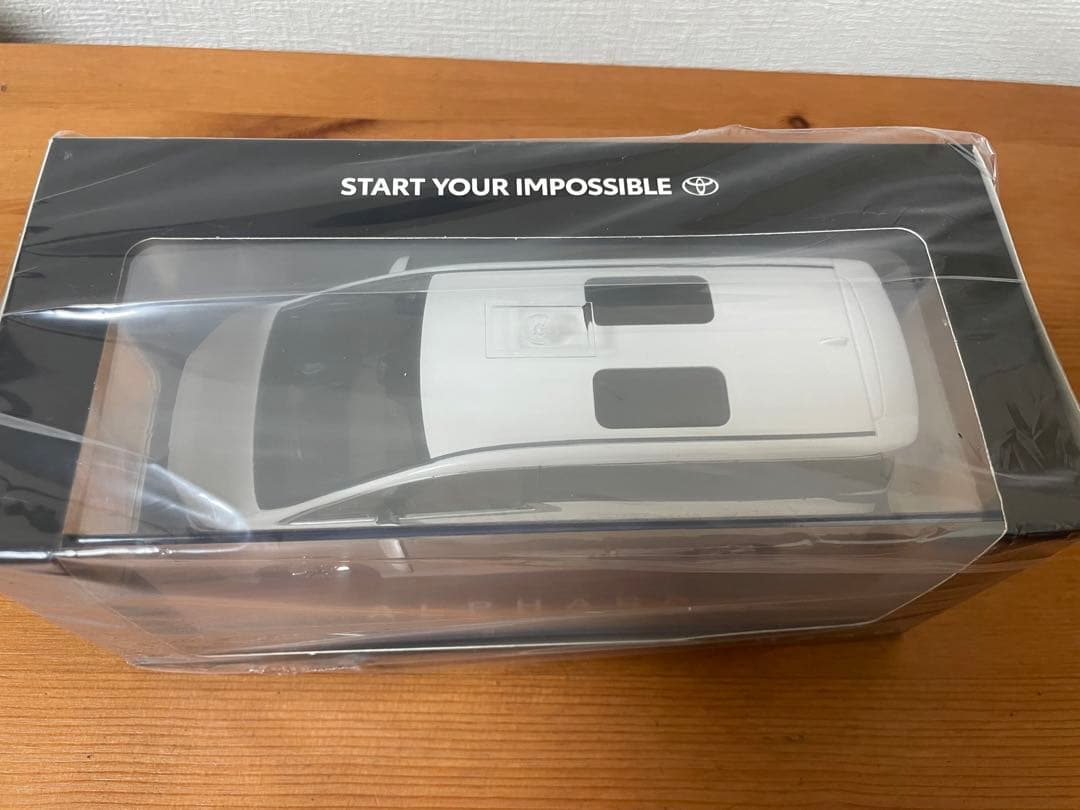 トヨタ 新型アルファード 非売品ミニカー ケース付き - メルカリ
