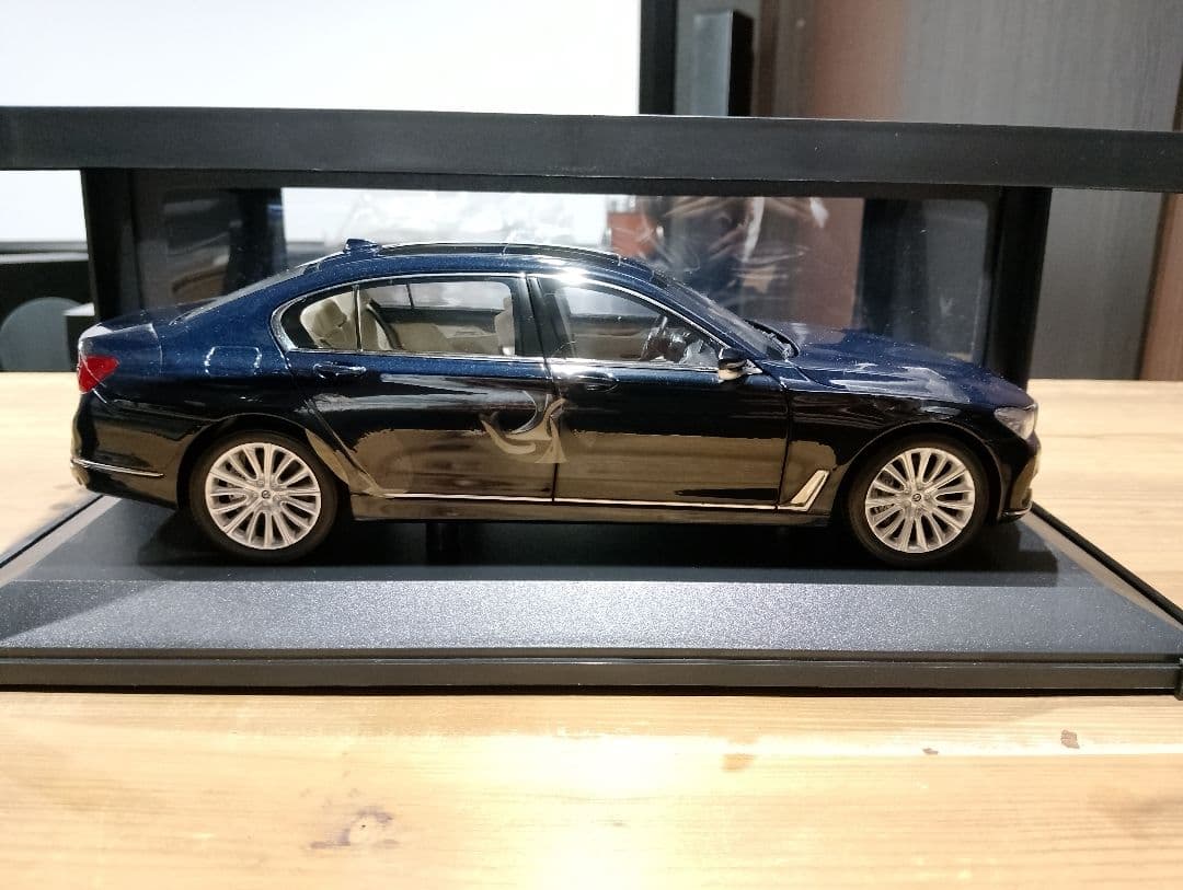 夢伝説様専用1/18 BMW 7シリーズ 750Li ディーラーミニカー ブルー